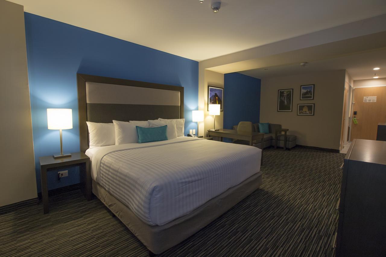 ลา ควินตา บาย วินด์แฮม มอนเตร์เรย์ แอโรปวยร์โต Hotel อโปดาคา ภายนอก รูปภาพ