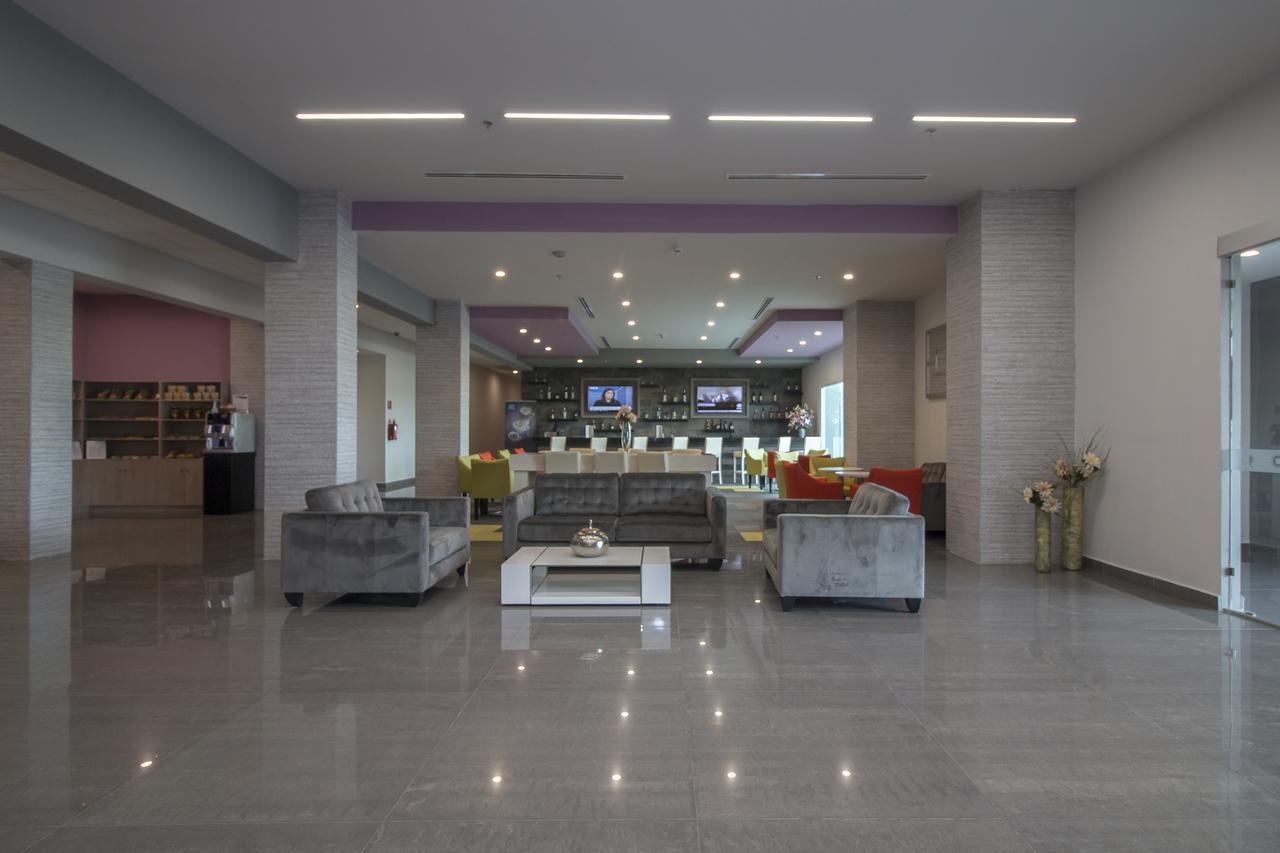 ลา ควินตา บาย วินด์แฮม มอนเตร์เรย์ แอโรปวยร์โต Hotel อโปดาคา ภายนอก รูปภาพ